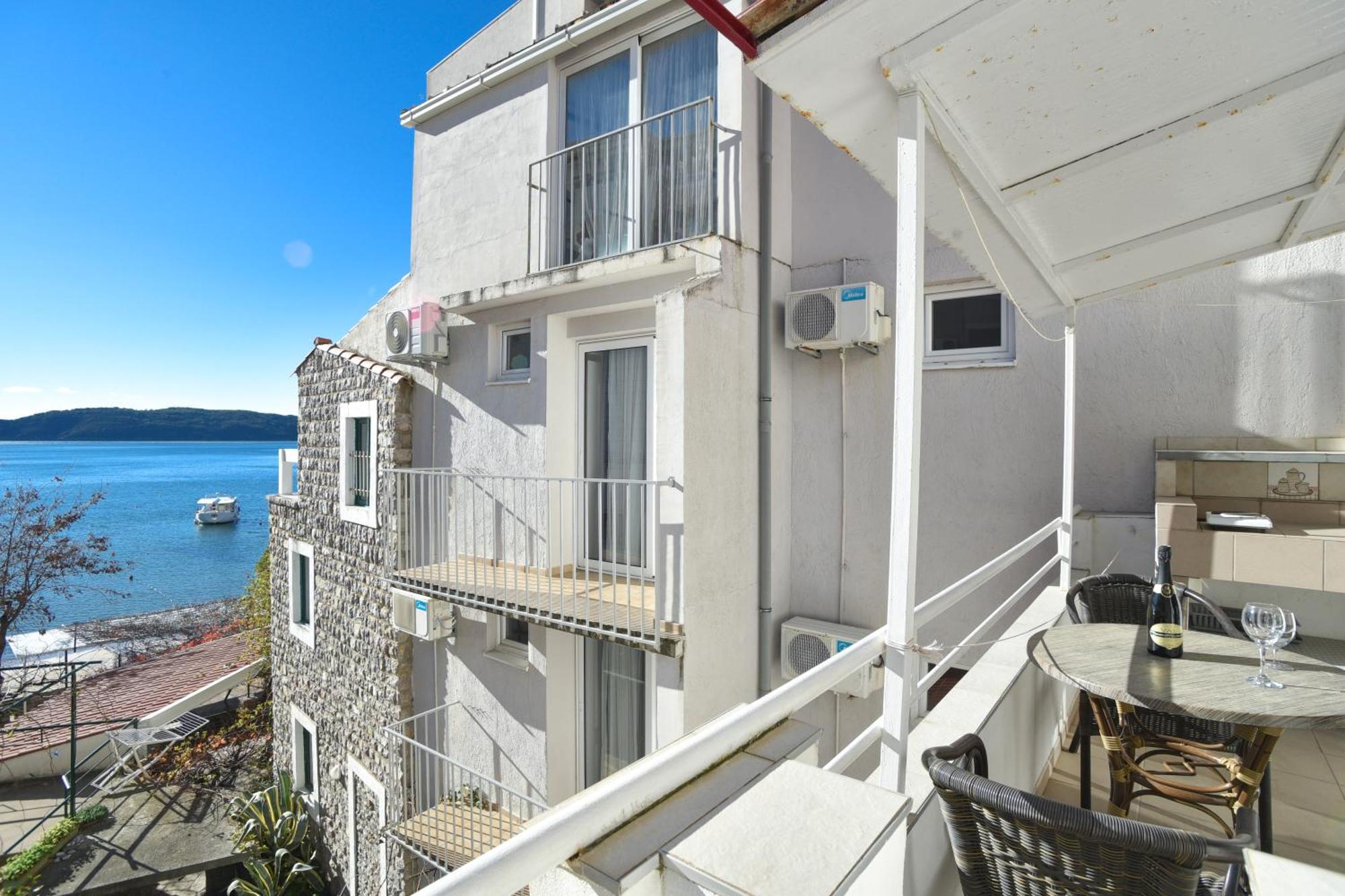 Apartments Milos Kaladjurdjevic บุดวา ภายนอก รูปภาพ