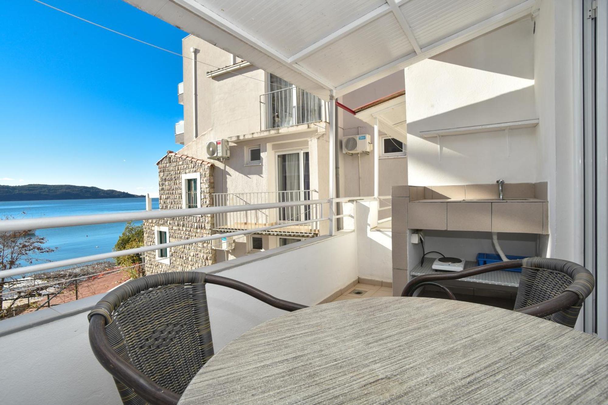 Apartments Milos Kaladjurdjevic บุดวา ภายนอก รูปภาพ